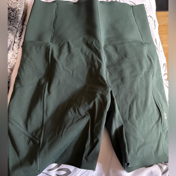 Never worn Sweatty Betty Power High Waist 6” biker shorts in dark green - Picture 2 of 3